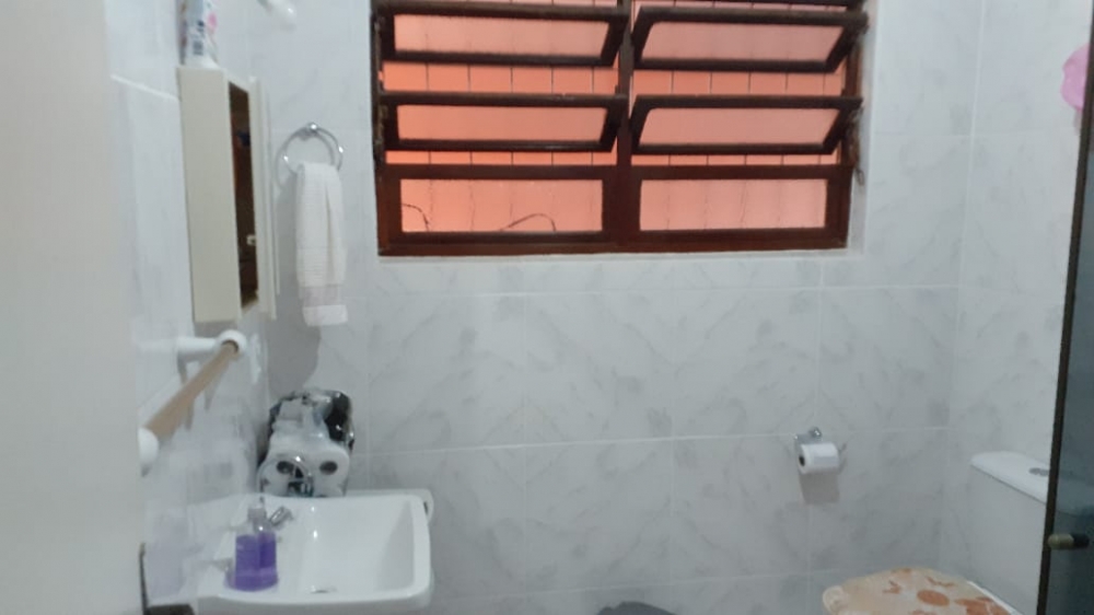 VENDO CASA COM PISCINA NO CENT